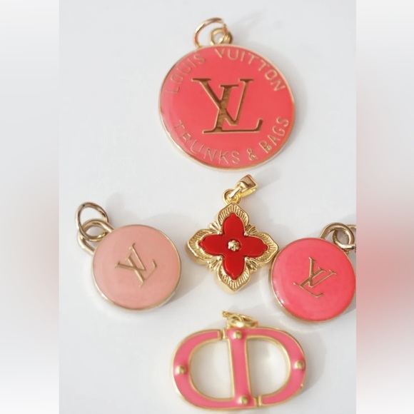 CD LV Zipper Pulls mix lot of 6 pink & gold 40 dollars a piece big one 1… - Picture 7 of 7